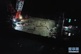 抢修现场过“五一”修复海缆保光明图片
