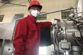 青春锐地带丨我最喜欢油田上的“磕头机”，每一次低下头，都会再把头高高扬起图片