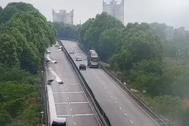 突发！京昆高速陕西往四川方向道路中断图片