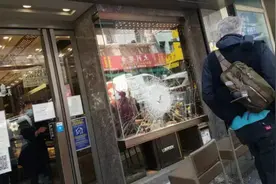猖狂！三匪徒抢劫在美华人珠宝店 警察局长就在隔街图片