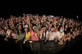 鲜明对比！这次，武汉和西方同时开Party……图片