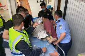 与时间赛跑！航班为新疆断臂男孩“二次开门”图片