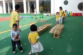Qing听丨男幼师的尴尬：孩子喜欢他们幼儿园却招不来图片