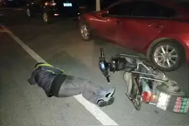 凌晨3点，大马路上怎么躺着一个人？的哥下车一看，连忙报警图片