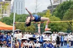 杭州小伙身高1米92，纵身一跃2米15，“跳”进清华大学图片