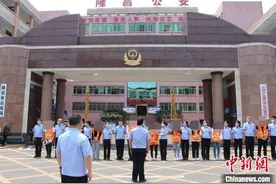 四川内江警方：破获一网贷诈骗犯罪集团 涉案金额高达十亿元图片