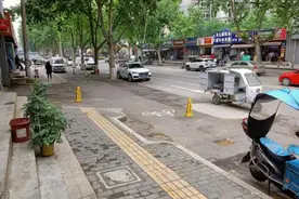 西安出租车司机猝死仍被贴条 事发时出租车双闪打开图片