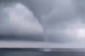 广东阳江海面现巨型龙卷风图片