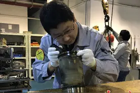 研究汽车“心脏”28年，他通过声音就能判断路上汽车的发动机问题图片