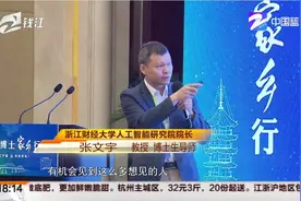 少见！张文宏与哥哥张文宇同台演讲，他们都是博士台上互相调侃图片