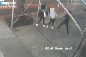 纽约街头两亚裔女性因戴口罩被骂，又遭锤子敲头，旁观者纷纷绕道图片