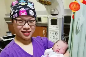 39岁助产士，19年来接生上千个宝宝！各位妈妈，还记得生产时陪伴你的人吗？图片