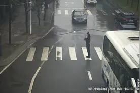 湘潭交警支队段斌华：一千起交通案件零投诉的“莲城最帅托举哥”图片