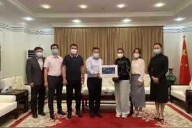 中国驻卡塔尔使馆向穆斯林侨胞发放“斋月慰问包”图片