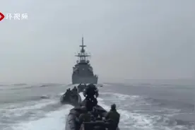 英国海军陆战队测试喷气飞行装置，水面悬停造型科幻视频封面