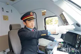 武汉这位火车司机获得“火车头”奖章，他是30多年驾龄的老司机图片