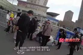 牡丹江一男童突然倒地抽搐，警医联合上演紧急救援图片