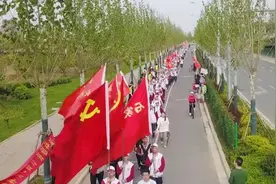 高中组织师生远足，学生：感受到先烈长征不易，未来勇往直前视频封面