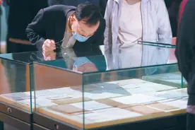 党史专家胡华百年诞辰，百封书信史料今天展出图片