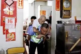 化解六旬老人27年心结，这位“逆行”社区民警真暖图片