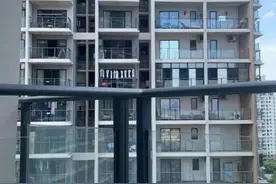 网传红衣女子在三亚高楼阳台跳舞时坠楼，警方：房间内留有遗书图片