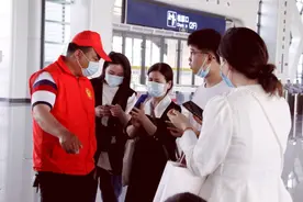 郑阜高铁线上的“临泉专列”图片