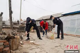 饶河于妈妈和她的160个民警儿子图片