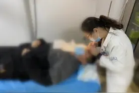 紧急！青岛11岁男孩不慎将502胶水溅入眼睛，眼睑黏连、痛苦万分...图片