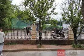 学生出入“翻围墙”湖北科技学院安全隐患令人忧图片
