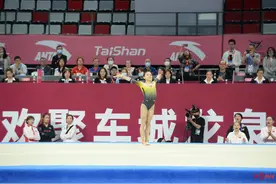 体操全锦赛女子平衡木决赛：四川妹儿李诗佳无悬念摘金图片