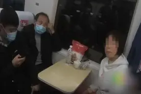 蛮横女火车霸座奇葩理由频出：曝光就曝光只要不脱光图片