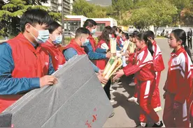 这所山区学校有了爱心“午休垫”图片