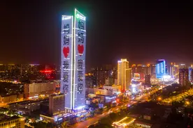 母亲节来临 太原第一高楼亮灯送祝福图片