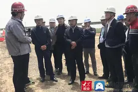 山东高速集团有限公司党委常委、副总经理房建果一行调研沾临高速滨城段项目建设情况图片