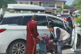 乐山102岁大姐不远千里，跨省给100岁妹妹庆生！92岁的小妹也到了图片
