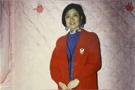 母亲节！太漂亮了，妈妈三十多年前的“床罩写真”火了图片