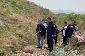 三男子带金属探测器“寻宝”盗掘文物 民警蹲点守候抓现行图片