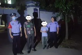 “叔叔，救救我！”小男孩突然奔向火车站民警...视频封面