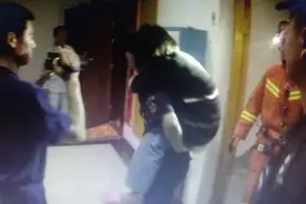 被父亲训斥后，邵阳12岁女孩爬上18楼楼顶，快警和消防巧妙配合成功营救图片