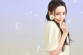 迪丽热巴扎双马尾吹蒲公英，清新可爱图片