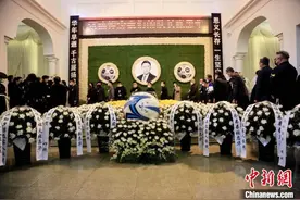 大连足球界送别“黑子”张恩华：一生坚守绿茵爱图片