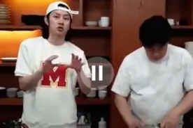 年少时的友谊！金希澈说韩庚以前经常做炒饭给他吃图片