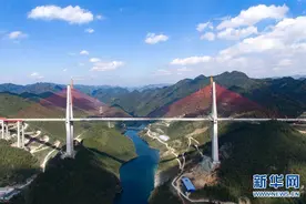 沿着高速看中国丨昔日雄关如铁，今朝如履平地图片