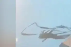 突遇暴雨大风武汉科技馆屋顶受损，馆内漏水闭馆修补视频封面