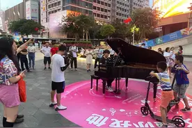 共享钢琴，钢琴爱好者的一方天地 文化街区建设的创新依托图片