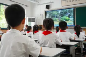 绍兴北海小学重申“跳级政策”家长“吵翻了”图片