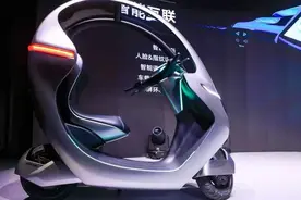 人车智能交互、可自行充电…这家共享单车在沪发布概念车，搭载行车安全辅助系统图片