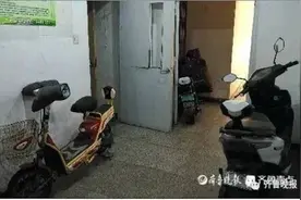 实地探访！济南小区电动车“上楼”：一层最多放4辆，楼道成了停车场图片