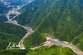 湖北宜昌：三峡翻坝江北高速公路即将建成通车图片