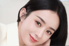 赵丽颖直播遭指「戴假发上阵」！乌黑发变咖啡色…网亏：发现盲点图片